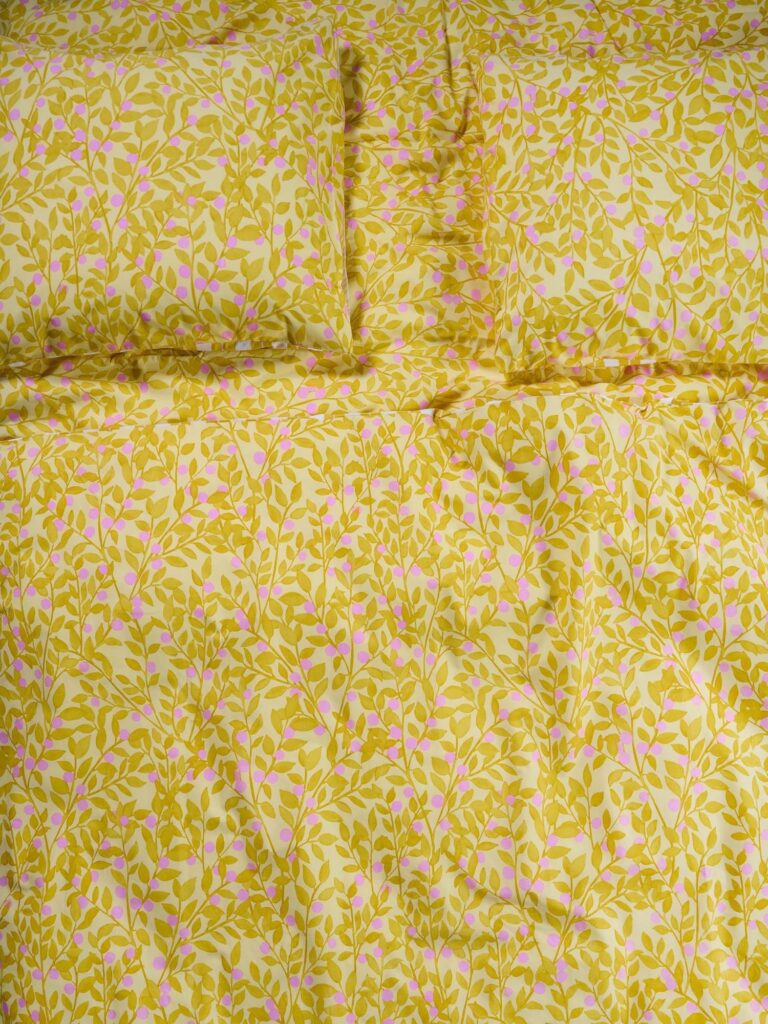 ESSENZA & CO Petite berry lemon yellow Dekbedovertrekset 200 x 220 cm - Afbeelding 2